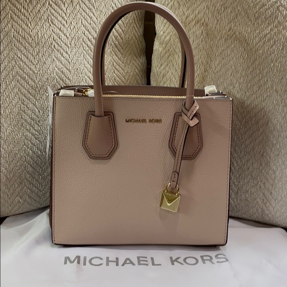 Michael Kors Handbags - NWT Michael Kors Mercer MD Accordion Messenger Bag